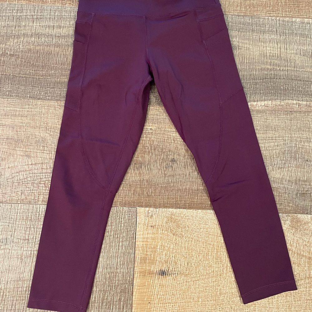 Zyia Light n Tight Capri length with pockets - size 2 - plum